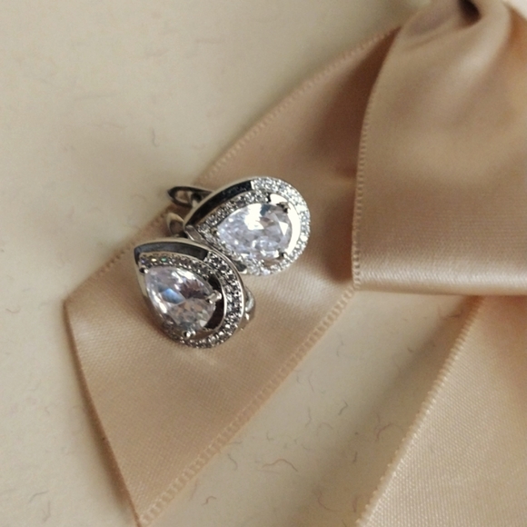 Bergdorf Goodman Jewelry - White Rhodium over sterling Silver drop earrings
